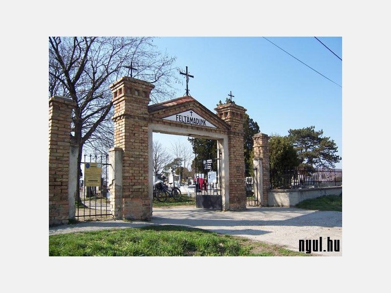 Temető - R&eacute;gi temetőkapu