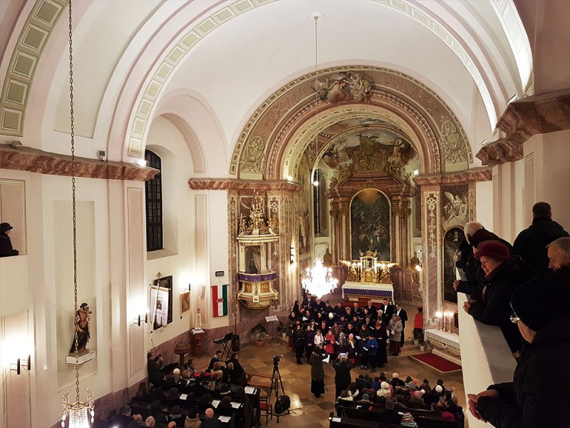 Templom, k&aacute;polna