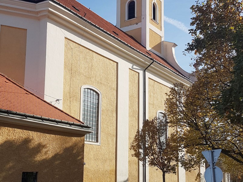 Templom, k&aacute;polna