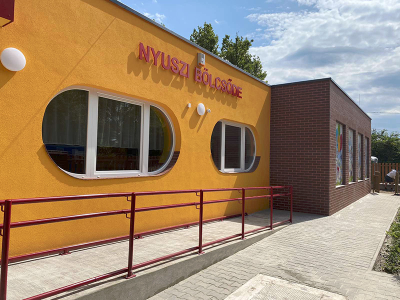 Nyuszi bölcsőde bővítése Nyúl községben